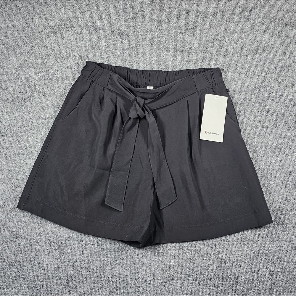 Lululemon Noir Short 5.5" Inseam Black Shorts Women's Size 12 Belted